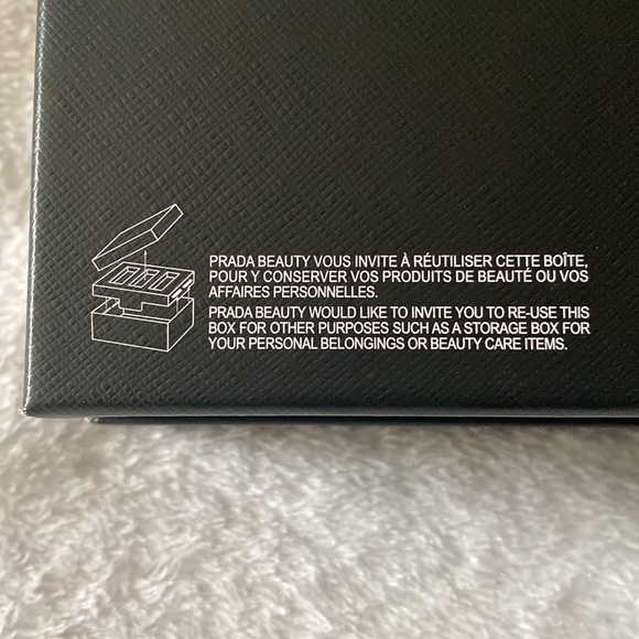 Empty Prada storage box - Picture 4 of 11